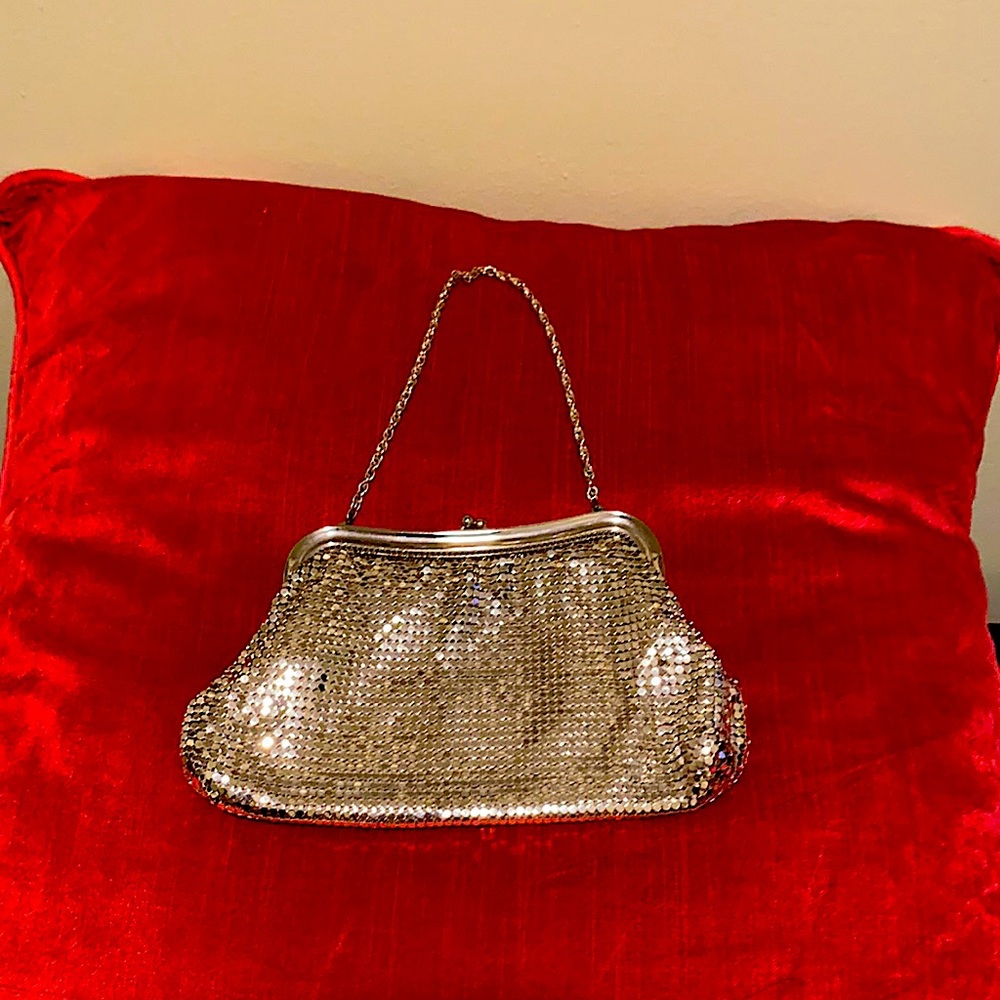 Vintage small silver metallic purse